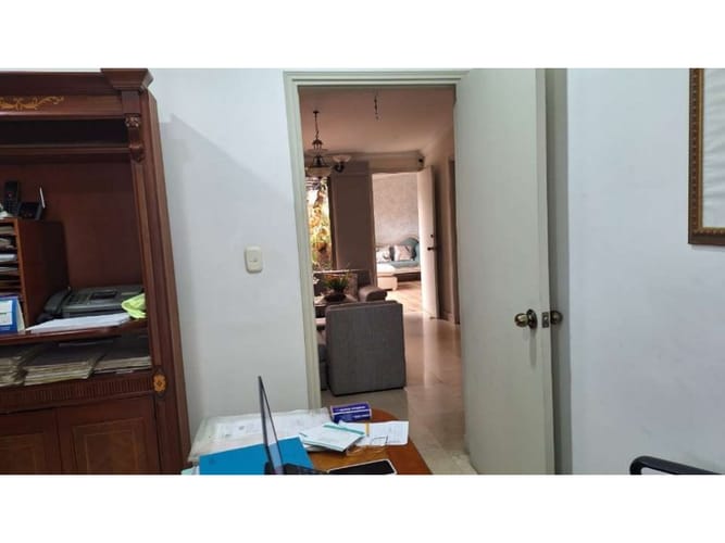 Casa en venta en Conquistadores, Medellín, 312 m² · foto 3 de 5