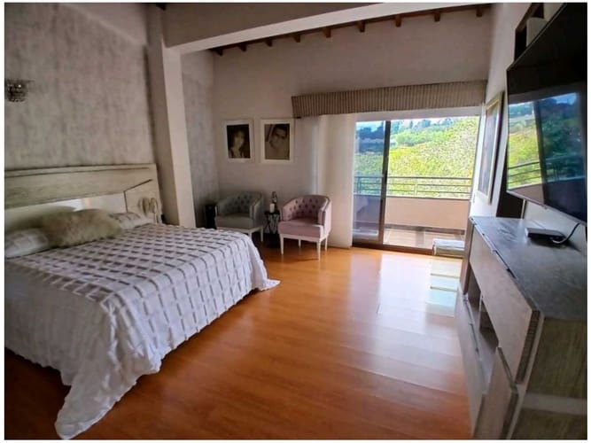 Casa de 3 alcobas en venta en La Sebastiana, Envigado, 355 m² · foto 12 de 20