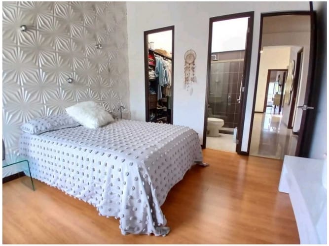 Casa de 3 alcobas en venta en La Sebastiana, Envigado, 355 m² · foto 15 de 20