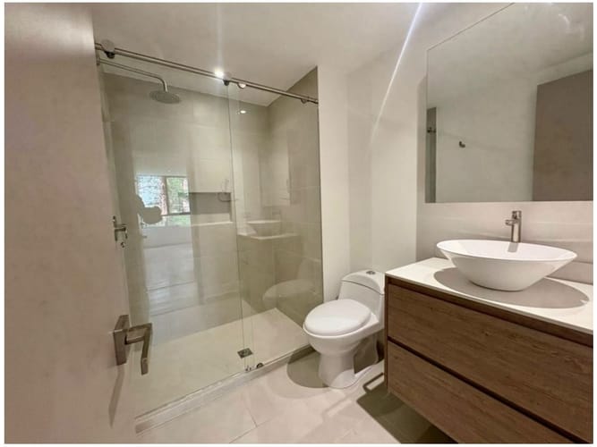 Apartamento de 3 alcobas en venta en El Poblado, Medellín, 171 m² · foto 13 de 14