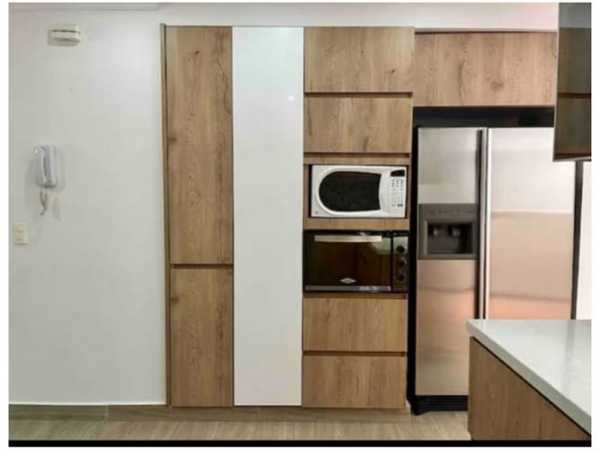 Apartamento de 3 alcobas en venta en Laureles, Medellín, 154 m² · foto 2 de 11
