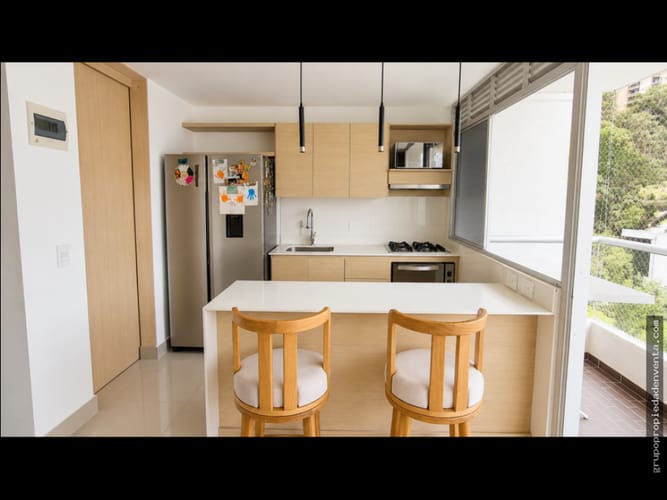 Apartamento de 3 alcobas en venta en El Poblado, Medellín, 88 m² · foto 3 de 9