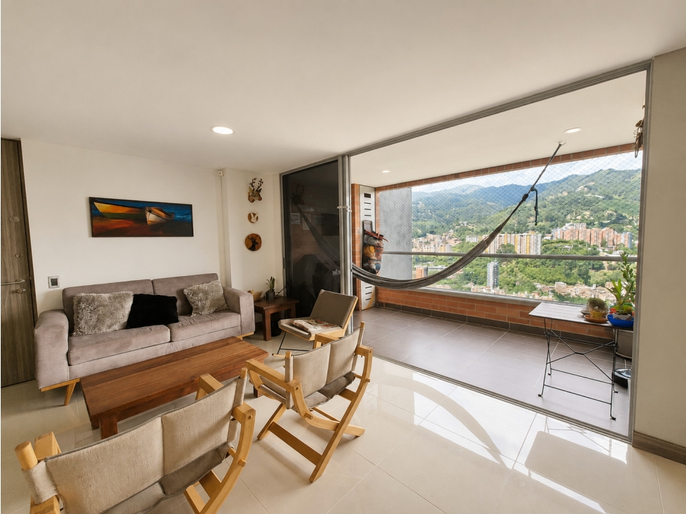 Apartamento en venta en Loma De Las Brujas, Envigado · foto 2 de 14