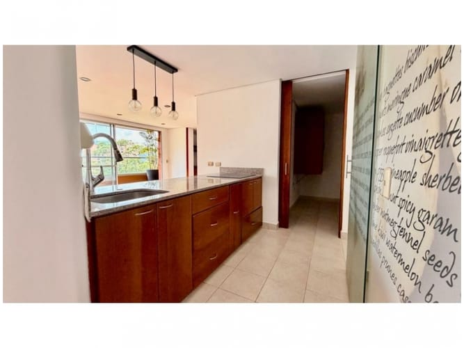 Apartamento de 2 alcobas en venta en San Lucas, Medellín, 107 m² · foto 3 de 24