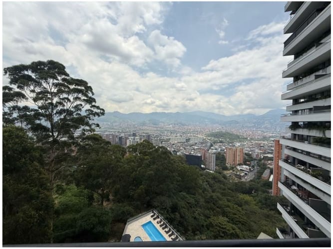 Apartamento en venta en El Poblado, Medellín · foto 2 de 24