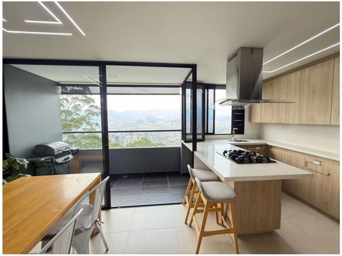 Apartamento en venta en El Poblado, Medellín · foto 3 de 24