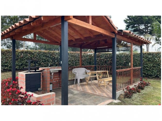 Finca en venta en Santa Elena, Medellín, 180 m² · foto 2 de 24