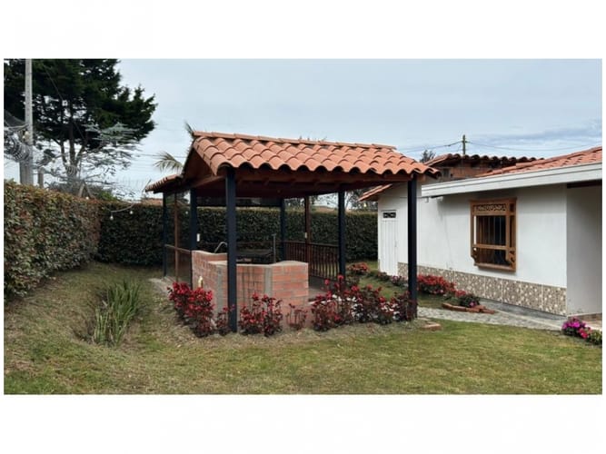 Finca en venta en Santa Elena, Medellín, 180 m² · foto 3 de 24
