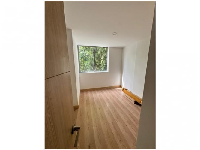 Apartamento de 3 alcobas en venta en El Castillo, Medellín, 82 m² · foto 4 de 8