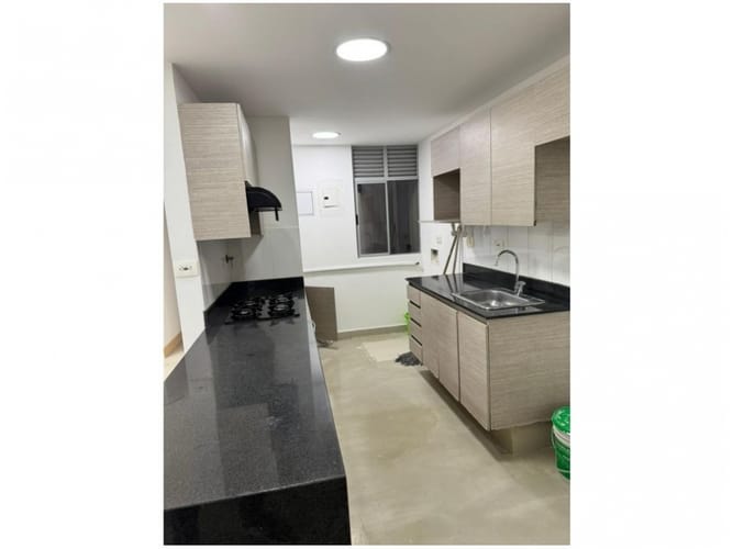 Apartamento de 3 alcobas en venta en El Castillo, Medellín, 82 m² · foto 5 de 8