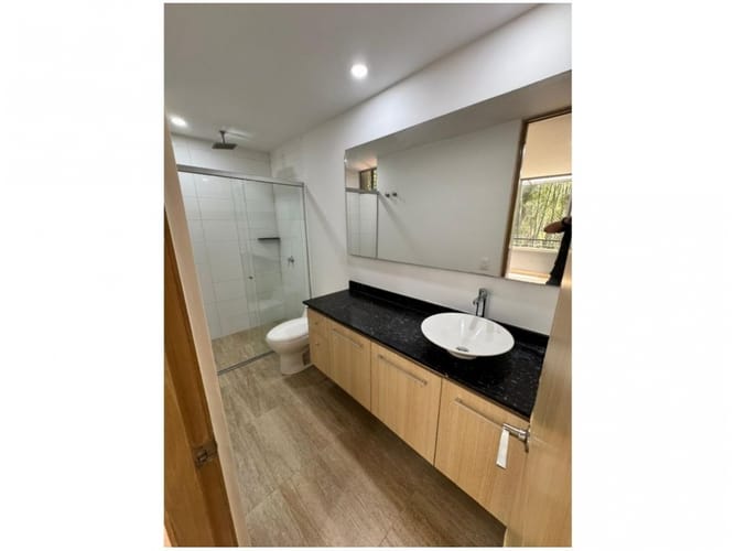 Apartamento de 3 alcobas en venta en El Castillo, Medellín, 82 m² · foto 6 de 8