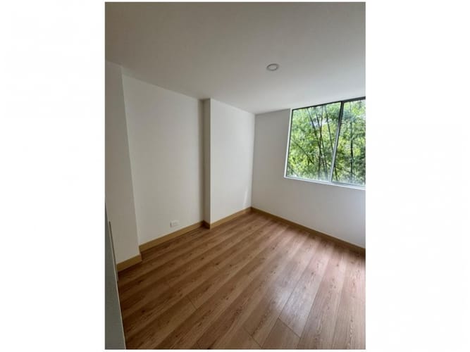 Apartamento de 3 alcobas en venta en El Castillo, Medellín, 82 m² · foto 8 de 8