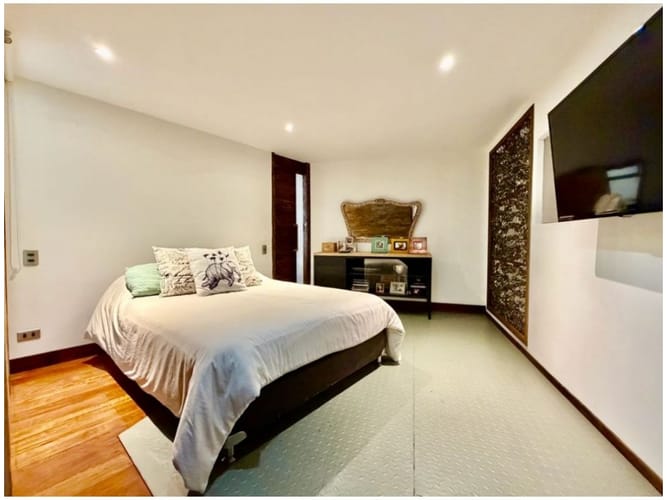 Apartamento de 2 alcobas en venta en Los Naranjos, Medellín, 180 m² · foto 21 de 22