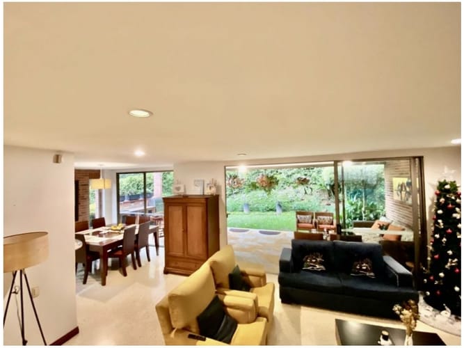 Casa de 4 alcobas en venta en Los Naranjos, Medellín, 328 m² · foto 5 de 24