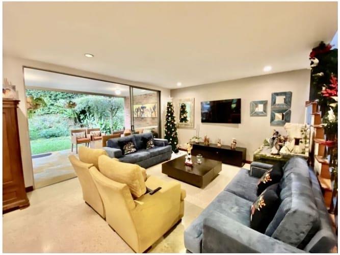 Casa de 4 alcobas en venta en Los Naranjos, Medellín, 328 m² · foto 6 de 24