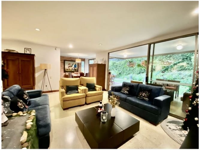 Casa de 4 alcobas en venta en Los Naranjos, Medellín, 328 m² · foto 7 de 24