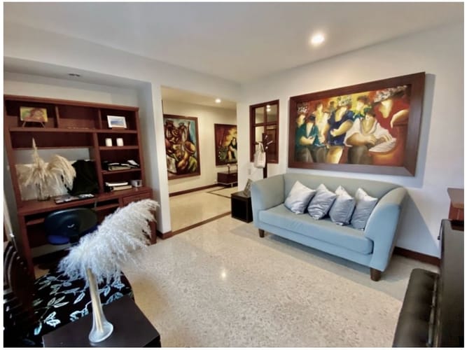 Casa de 4 alcobas en venta en Los Naranjos, Medellín, 328 m² · foto 9 de 24