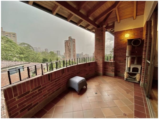 Casa de 4 alcobas en venta en Los Naranjos, Medellín, 328 m² · foto 16 de 24