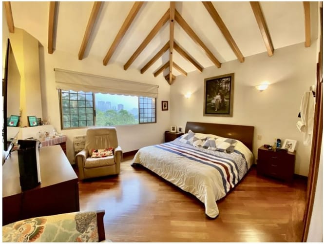 Casa de 4 alcobas en venta en Los Naranjos, Medellín, 328 m² · foto 18 de 24