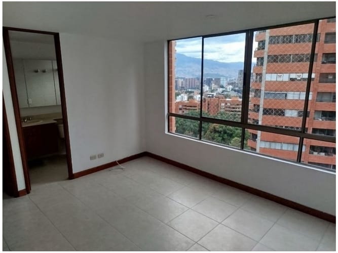 Apartamento de 3 alcobas en venta en Los Parra, Medellín, 130 m² · foto 2 de 16