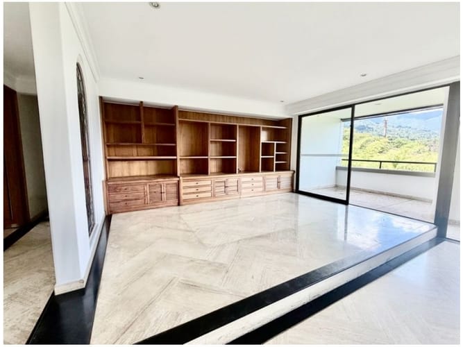 Apartamento de 3 alcobas en venta en San Lucas, Medellín, 232 m² · foto 3 de 24