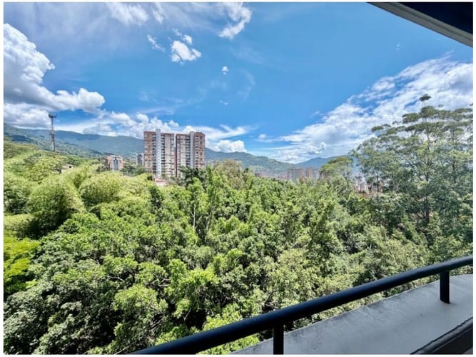 Apartamento de 3 alcobas en venta en San Lucas, Medellín, 232 m² · foto 9 de 24