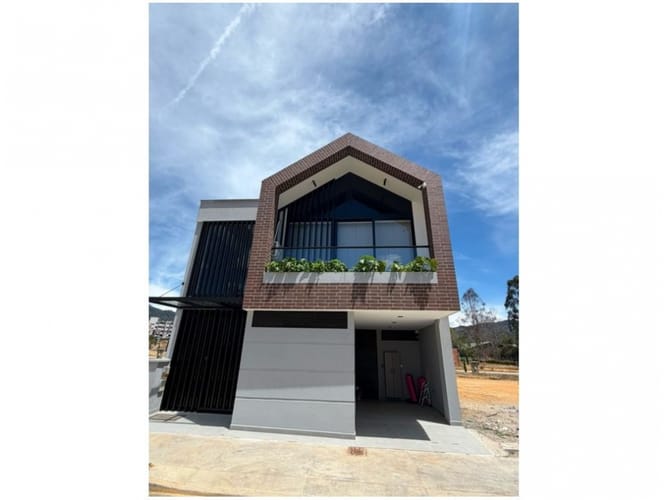 Casa de 3 alcobas en venta en La Ceja, 157 m² · foto 2 de 24