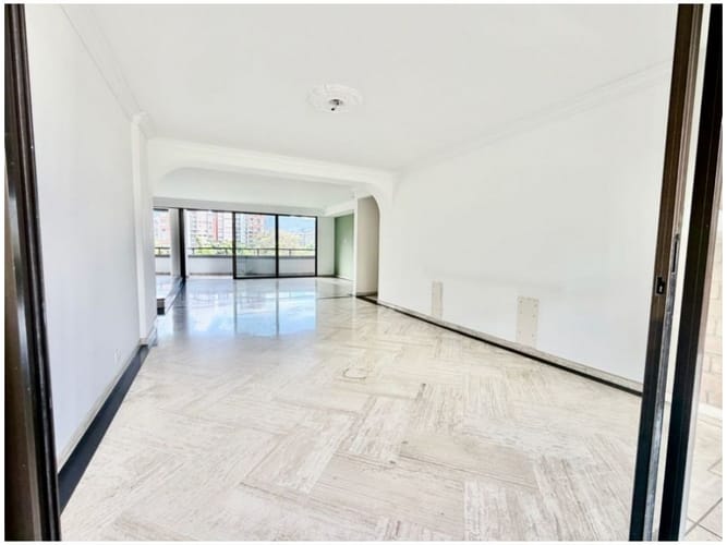 Apartamento de 3 alcobas en venta en San Lucas, Medellín, 232 m² · foto 10 de 24