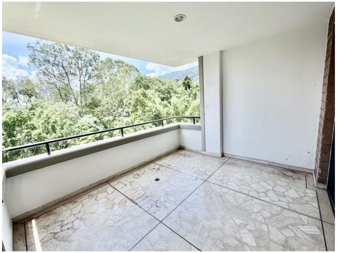 Apartamento de 3 alcobas en venta en San Lucas, Medellín, 232 m² · foto 12 de 24