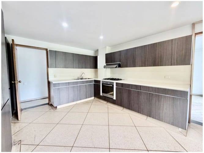 Apartamento de 3 alcobas en venta en San Lucas, Medellín, 232 m² · foto 16 de 24