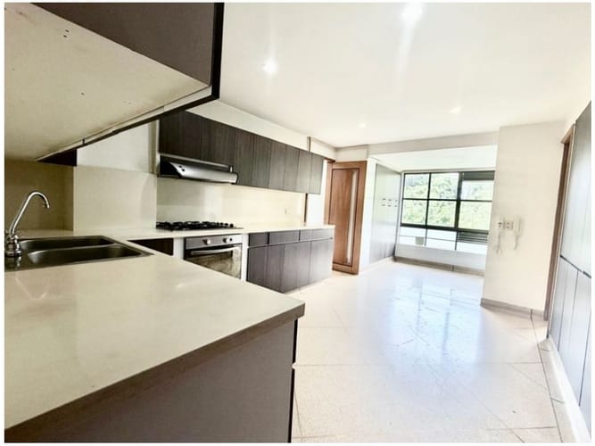 Apartamento de 3 alcobas en venta en San Lucas, Medellín, 232 m² · foto 17 de 24