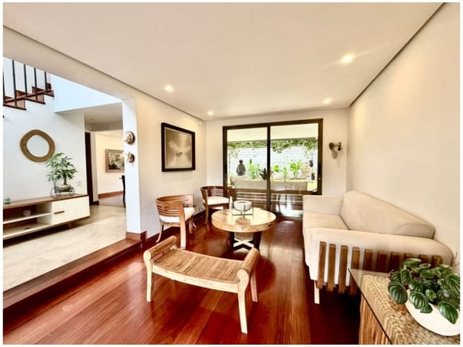 Casa de 3 alcobas en venta en Los Naranjos, Medellín, 308 m² · foto 2 de 24