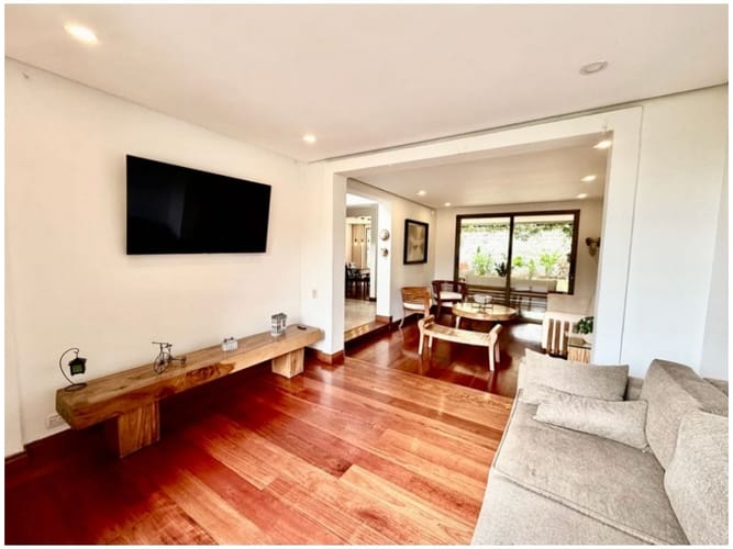 Casa de 3 alcobas en venta en Los Naranjos, Medellín, 308 m² · foto 4 de 24
