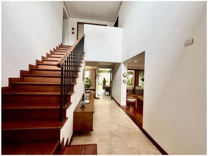 Casa de 3 alcobas en venta en Los Naranjos, Medellín, 308 m² · foto 6 de 24