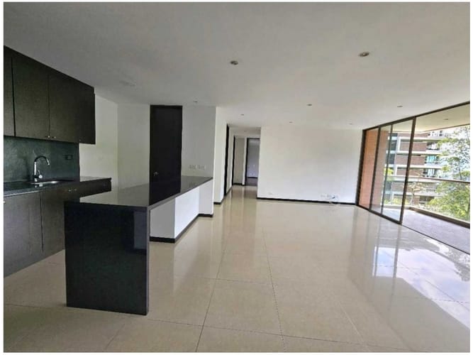 Apartamento de 3 alcobas en venta en Los Naranjos, Medellín, 145 m² · foto 2 de 16