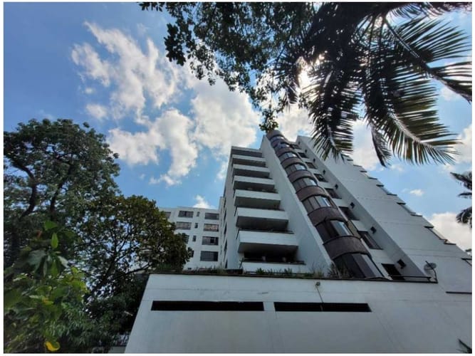 Apartamento de 4 alcobas en venta en El Diamante No. 2, Medellín, 240 m² · foto 12 de 13