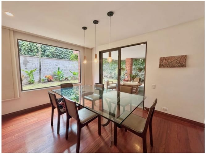 Casa de 3 alcobas en venta en Los Naranjos, Medellín, 308 m² · foto 7 de 24