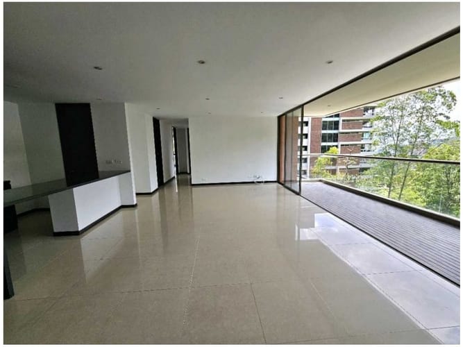 Apartamento de 3 alcobas en venta en Los Naranjos, Medellín, 145 m² · foto 5 de 16