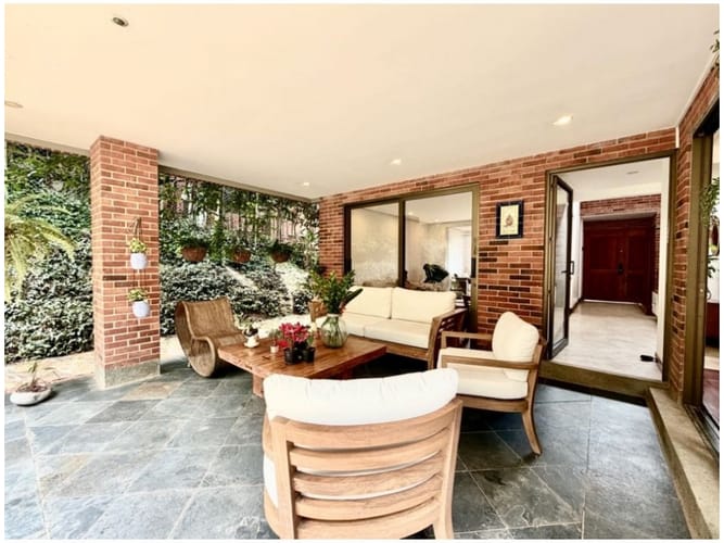 Casa de 3 alcobas en venta en Los Naranjos, Medellín, 308 m² · foto 9 de 24