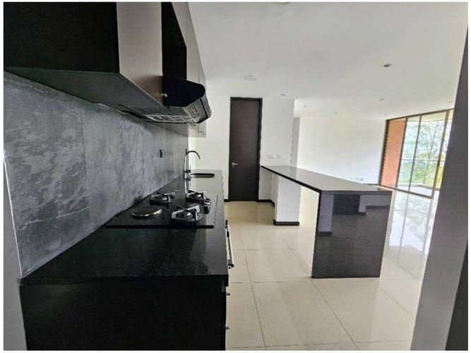 Apartamento de 3 alcobas en venta en Los Naranjos, Medellín, 145 m² · foto 7 de 16
