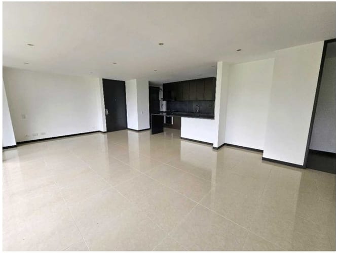 Apartamento de 3 alcobas en venta en Los Naranjos, Medellín, 145 m² · foto 8 de 16