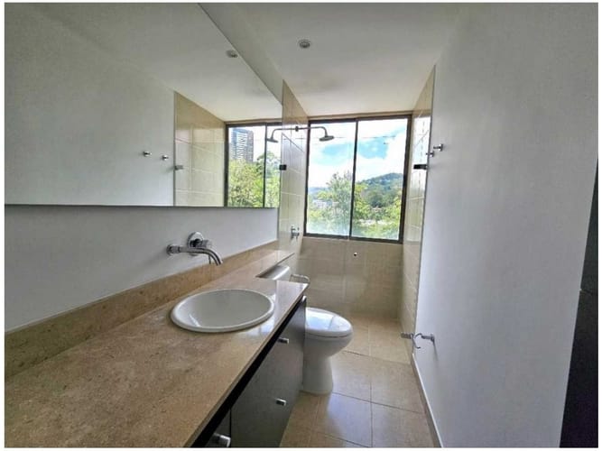 Apartamento de 3 alcobas en venta en Los Naranjos, Medellín, 145 m² · foto 11 de 16