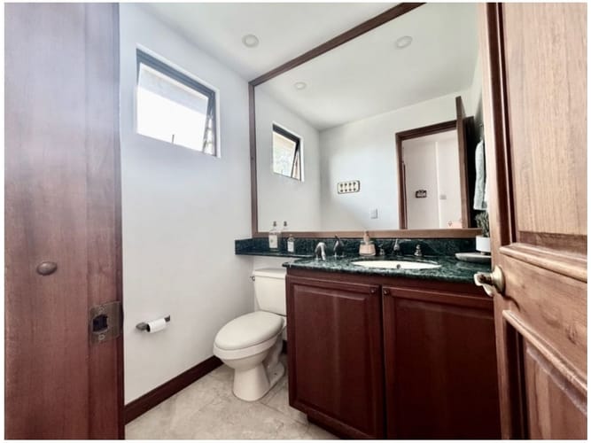 Casa de 3 alcobas en venta en Los Naranjos, Medellín, 308 m² · foto 15 de 24