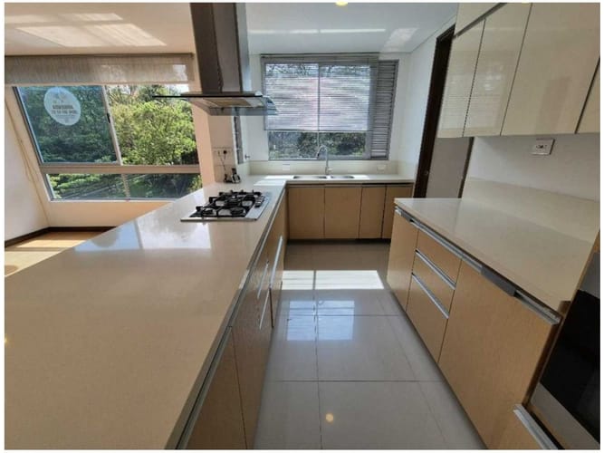 Apartamento de 3 alcobas en venta en Los Balsos, Medellín, 171 m² · foto 10 de 24