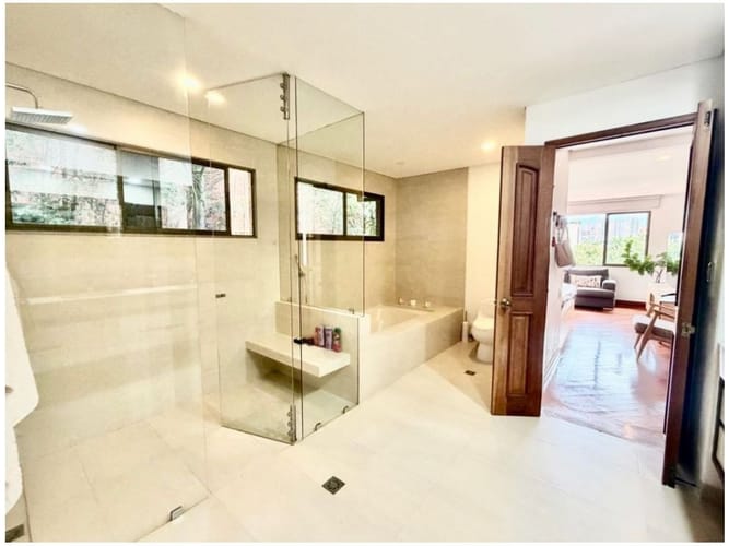 Casa de 3 alcobas en venta en Los Naranjos, Medellín, 308 m² · foto 21 de 24