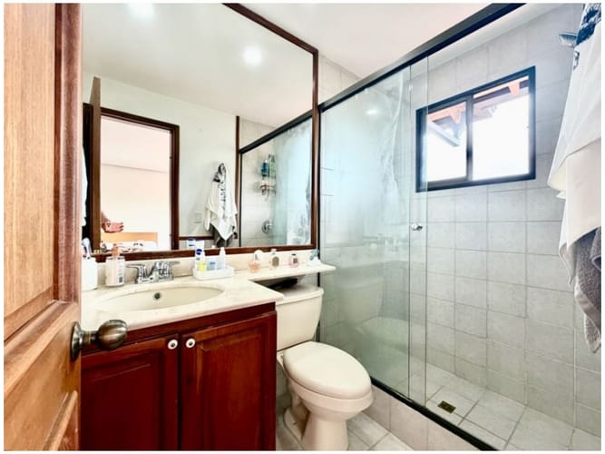 Casa de 3 alcobas en venta en Los Naranjos, Medellín, 308 m² · foto 24 de 24