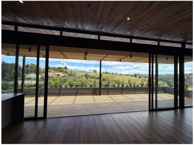 Casa de 4 alcobas en venta en Pantanillo, Envigado, 316 m² · foto 2 de 19