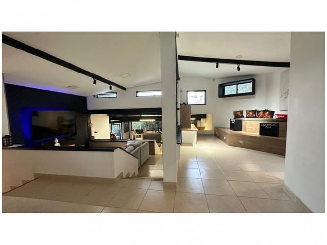 Casa de 5 alcobas en venta en La Calera, Medellín, 919 m² · foto 15 de 24