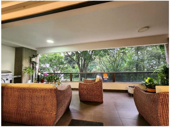 Apartamento de 4 alcobas en venta en El Poblado, Medellín, 220 m² · foto 4 de 19