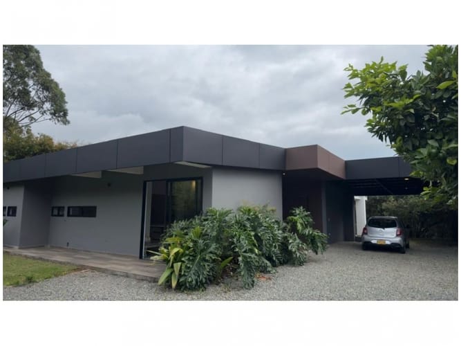 Casa de 3 alcobas en venta en Palmas, La Ceja, 283 m² · foto 2 de 24